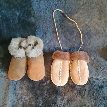 Babyschuhe und Fäustlinge