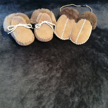 Babyschuhe und Fäustlinge