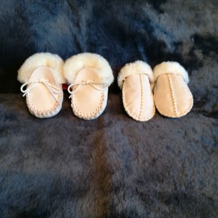 Babyschuhe und Fäustlinge