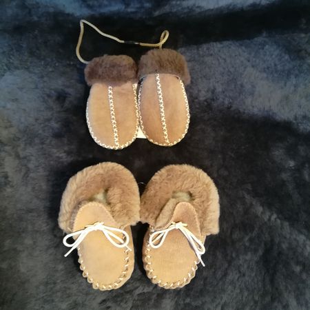 Babyschuhe und Fäustlinge